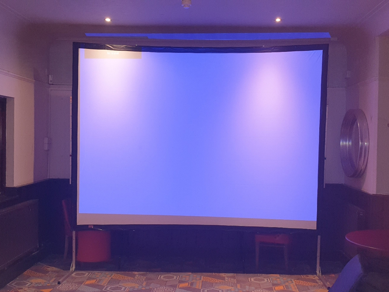 Folding projector/cinema screen - 10ft x 7.5ft