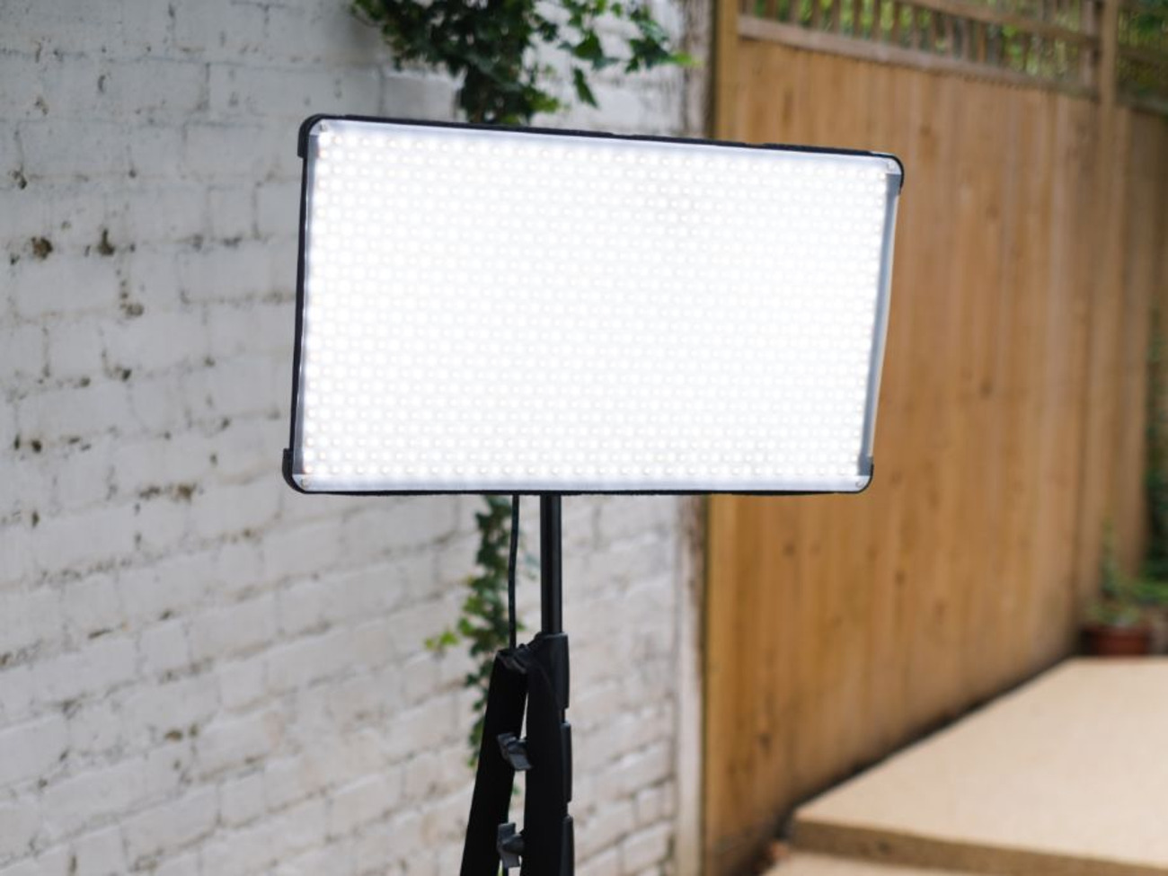 Fomex 2x1 led + v-locks + stand
