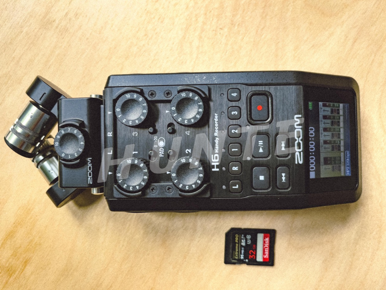 For hire 1 zoom h6 recorder + 32gb sd card + case