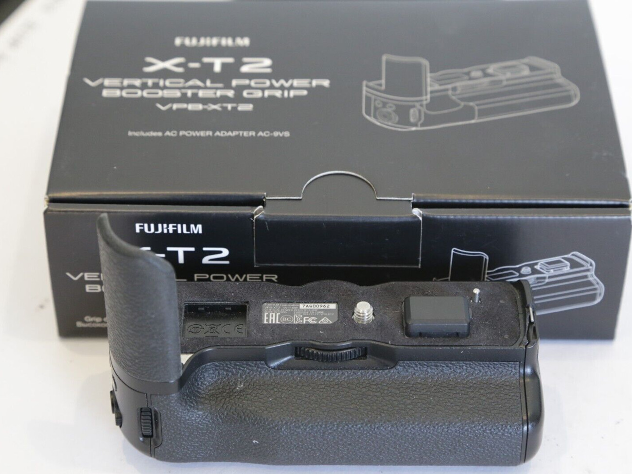 Fujifilm vertical power booster grip vpb-xt2 + 2 batteries
