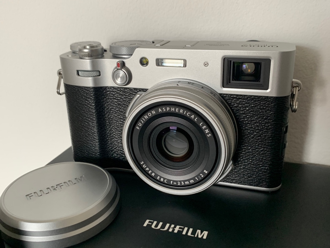 Fujifilm x100v + battery + charger