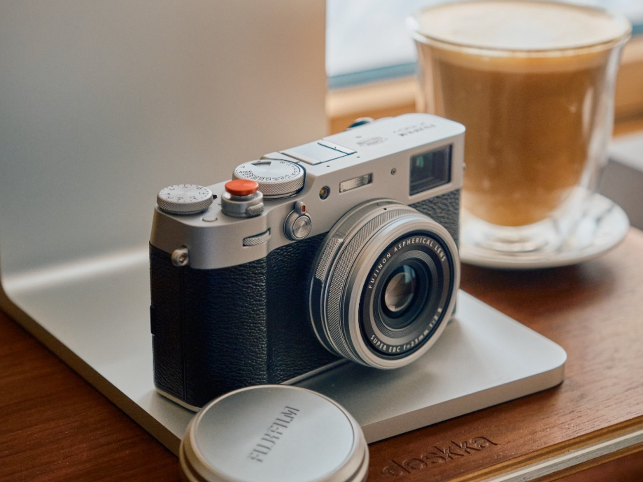Fujifilm x100v - compact retro-look digital camera