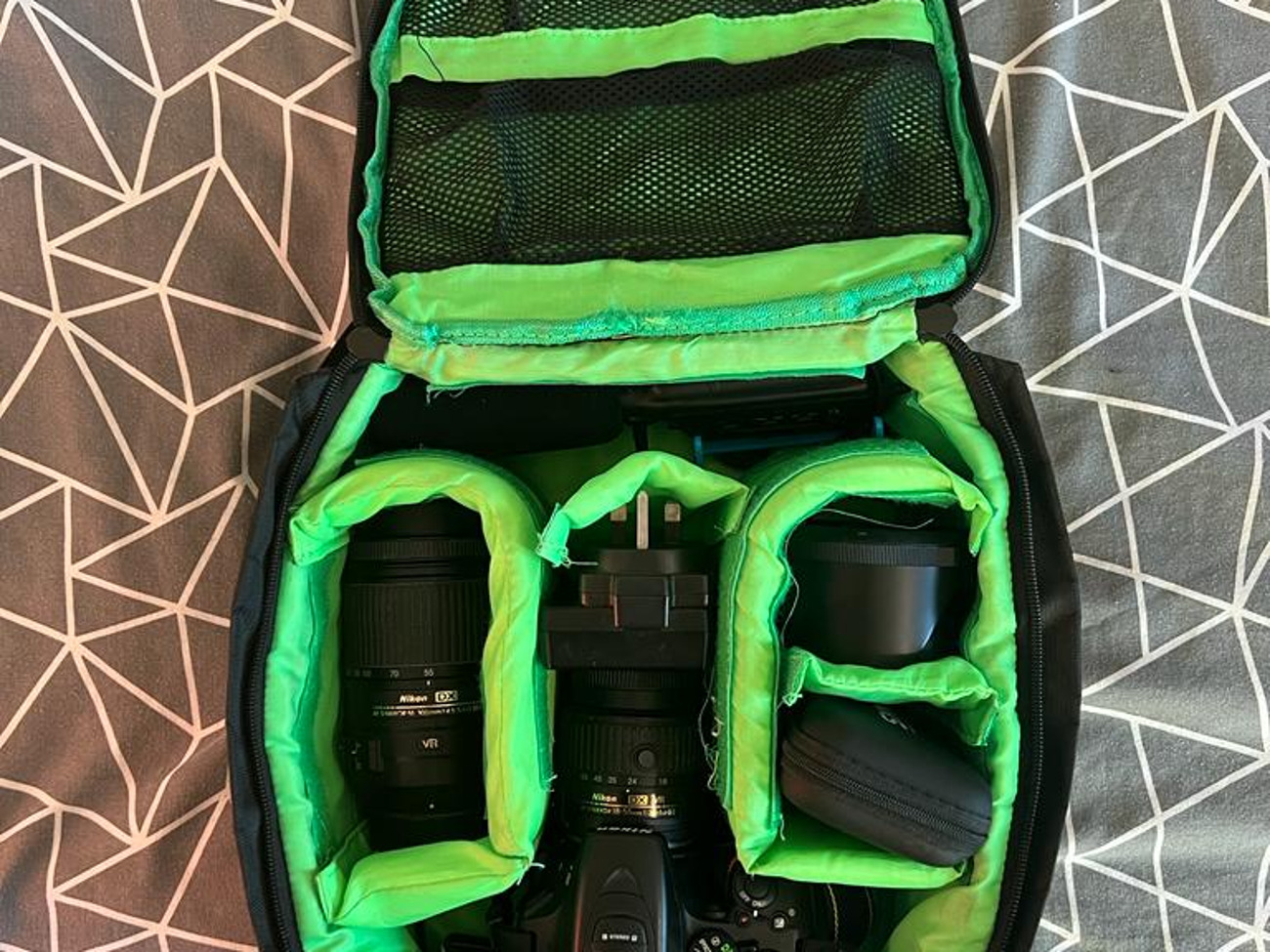 Full filming kit - nikon d5500 camera, tripod & sdcards
