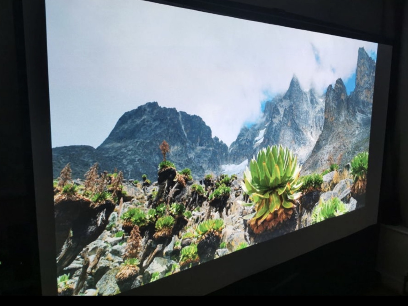 Full hd 1080p projector 100inch home cinema kit & 2 x 60w rms stereo boom box