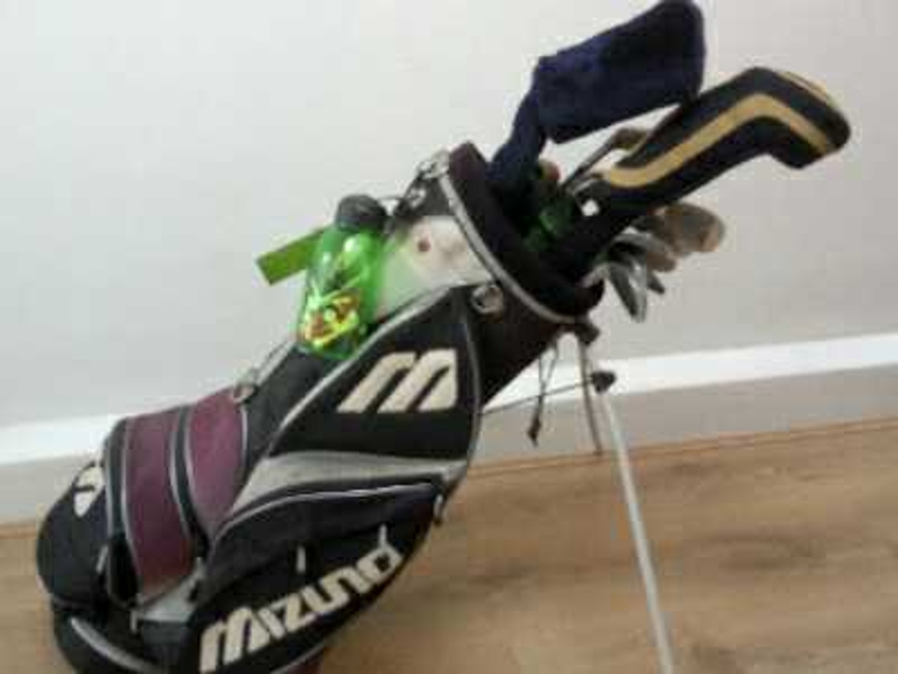 Full set of howson assassin golf clubs.