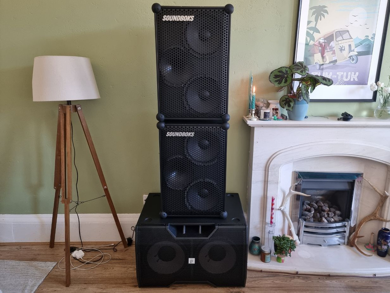 Full soundsystem - 2 x soundboks 3 speakers + the box pyrit 2x12" sub