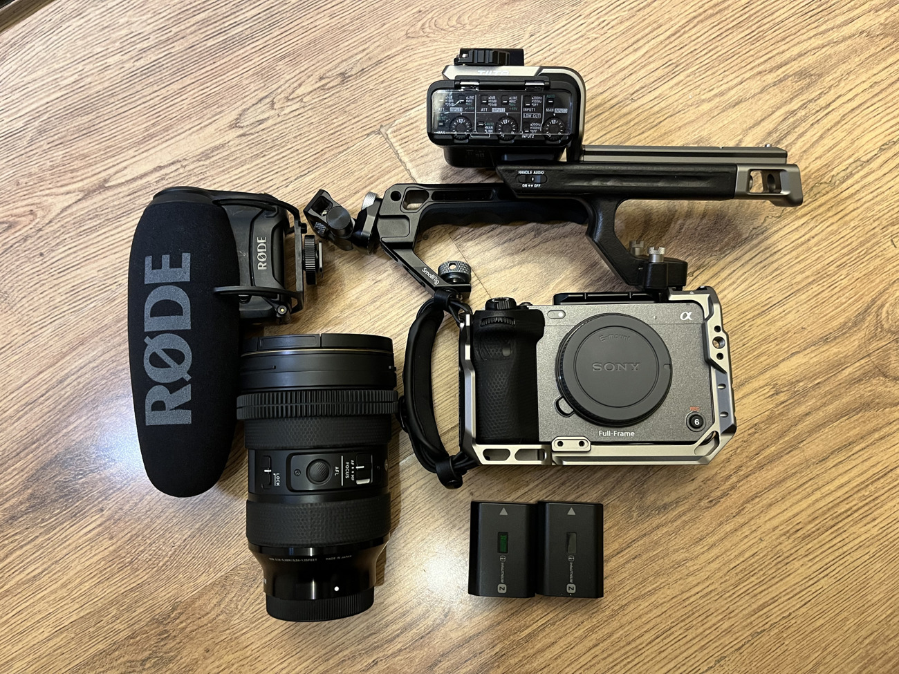 Fx3 + sigma art 24-70mm + mic + accessories