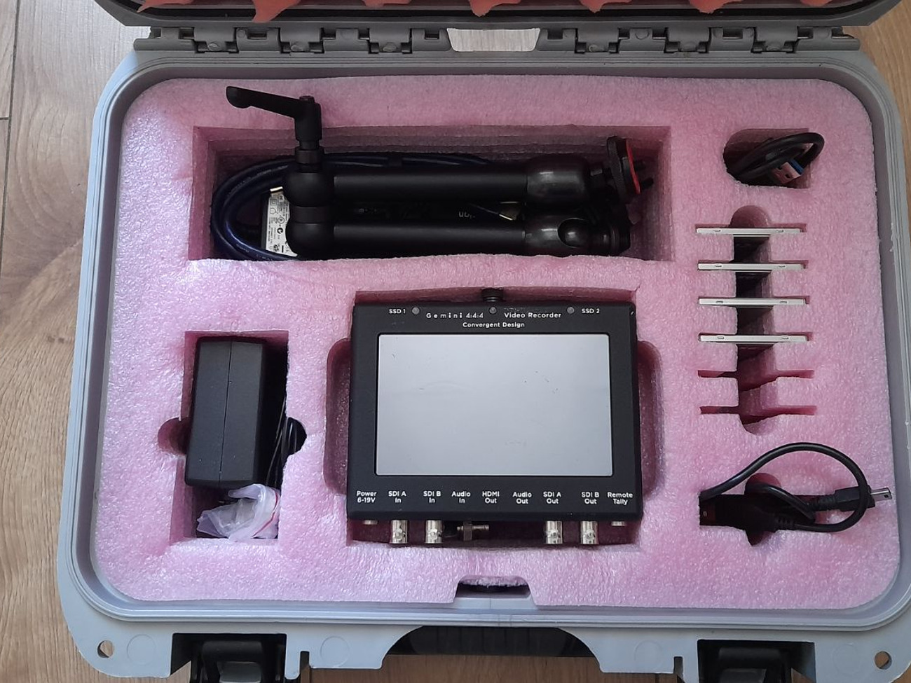 Gemini 4:4:4 uncompressed recorder with accessories