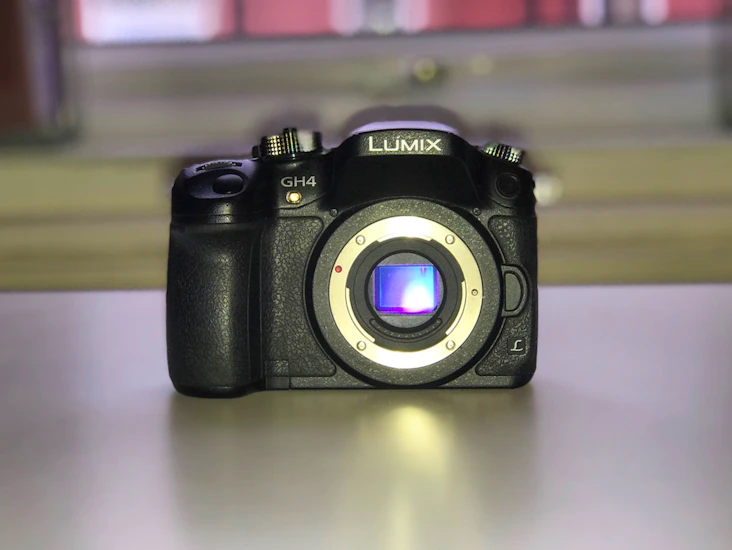 Gh4 body + 4 batteries + 128gb