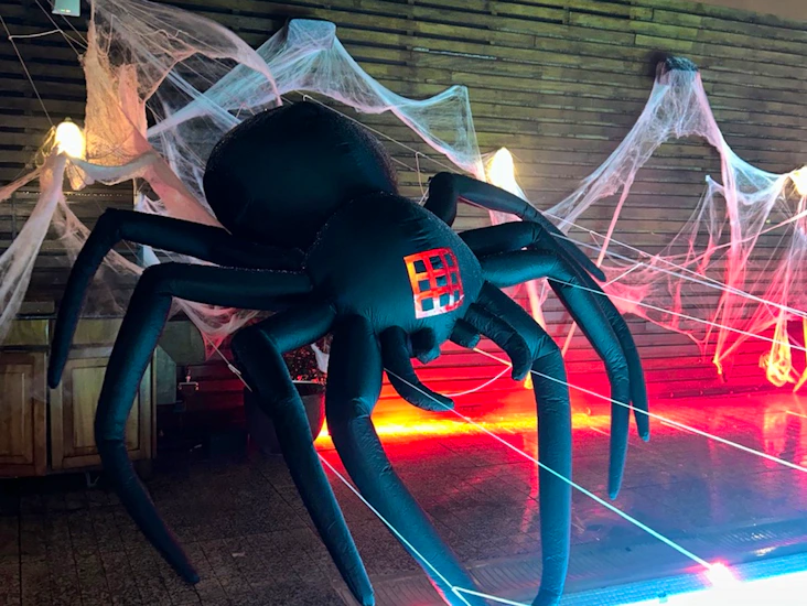 Giant outdoor inflatable spider