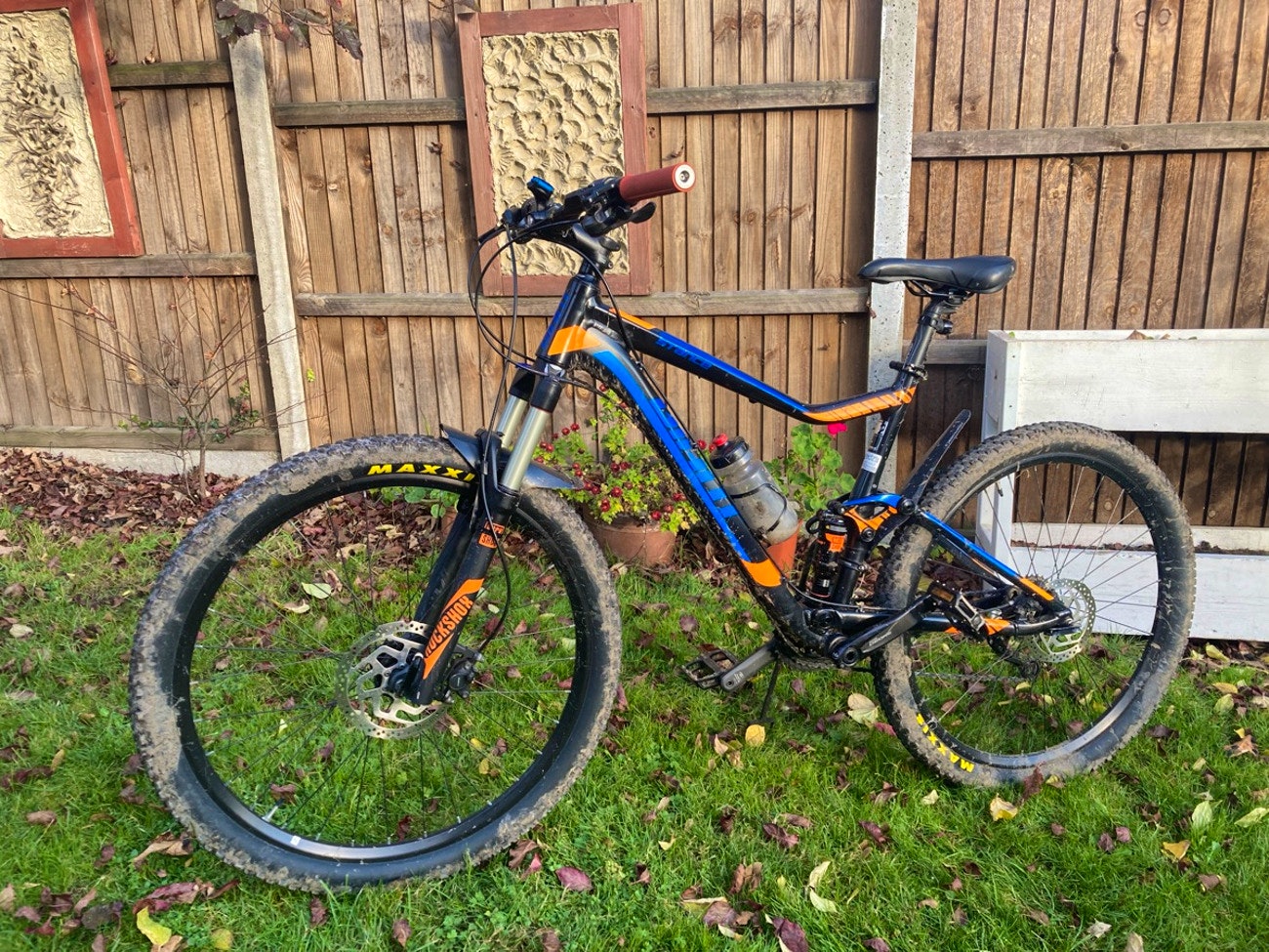 Rent Giant Stance 2017 size L from Rodrigo S Boyn Hill Windsor and Maidenhead for 10 35 day