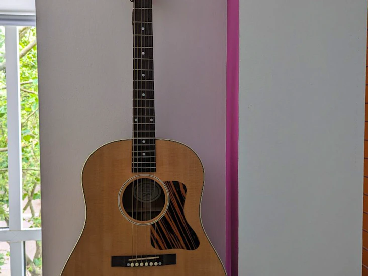 Gibson j-35 acoustic guitar w/ case, strap, tuner, lead & capo