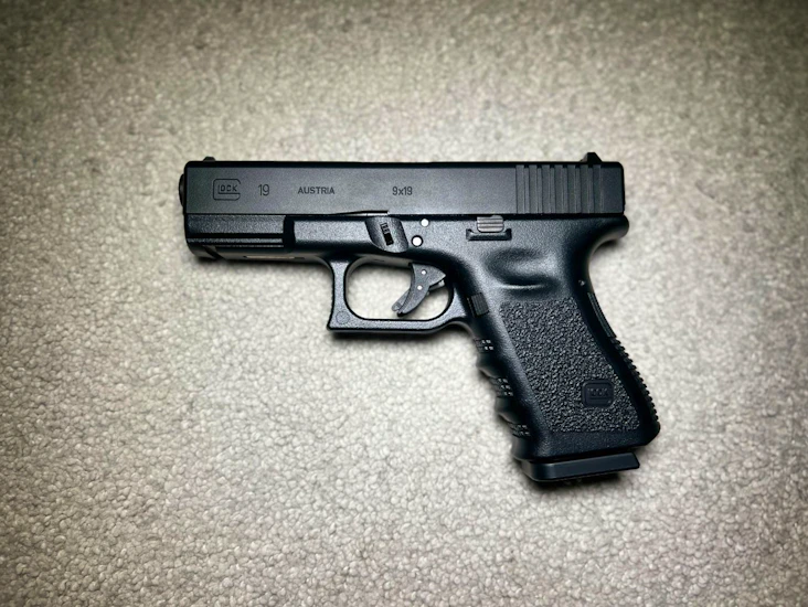 Glock 19 pistol - replica 9mm handgun - firing prop gun