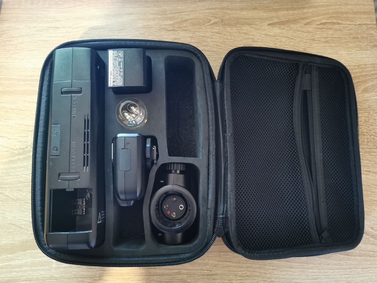 Flash godox ad200 with accesories + trigger for sony