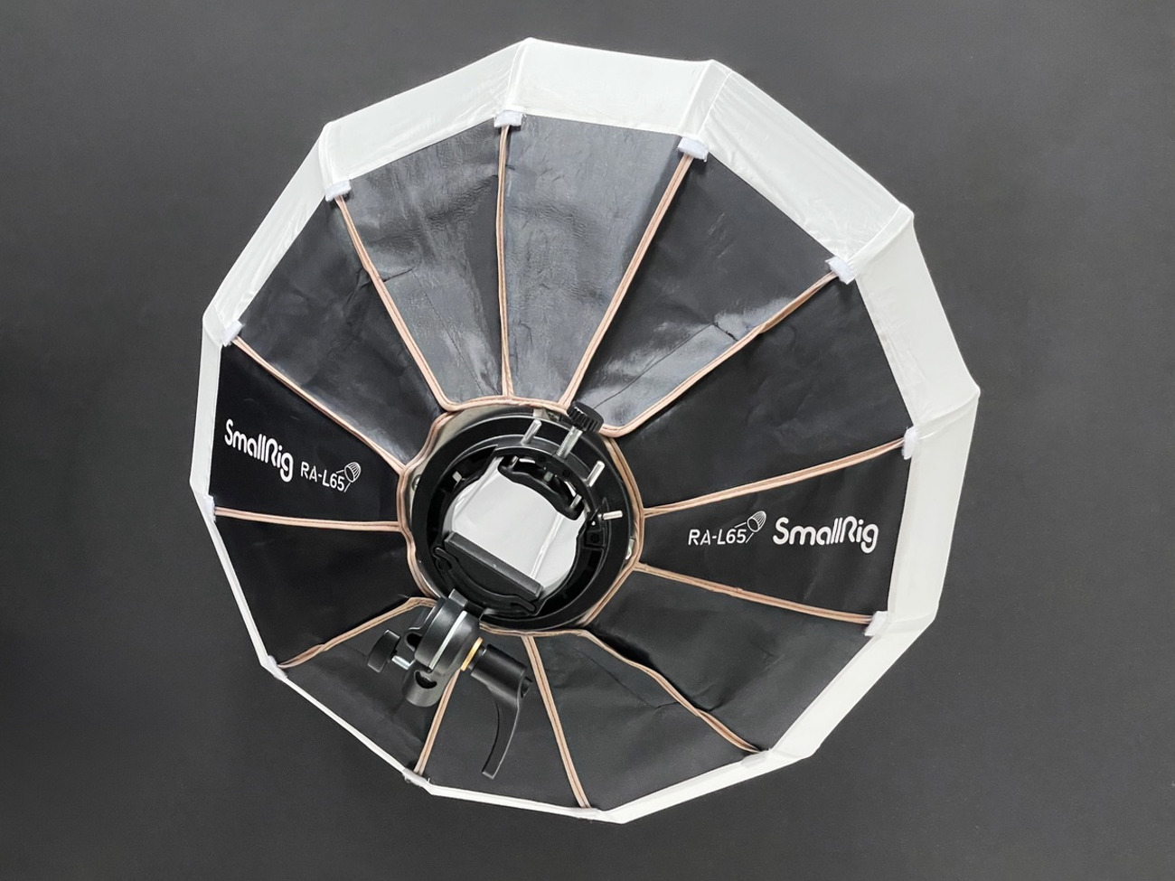 Smallrig ra-l65 lantern softbox + godox speedlite bracket + light stand