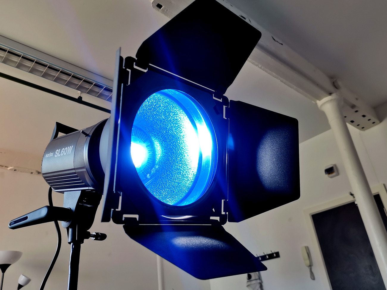 Godox led video lighting kit w/ manfrotto master stand & accesories