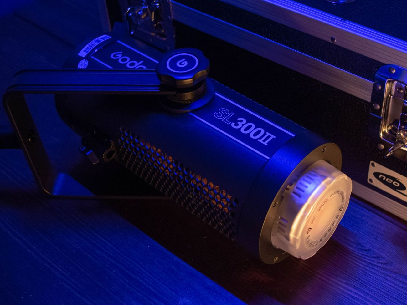 Godox sl300ii daylight led light with c stand