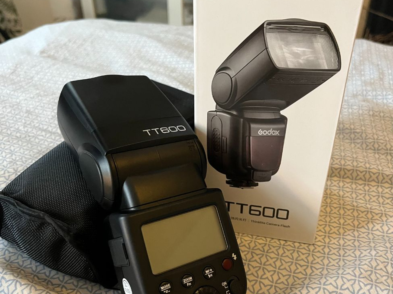 Godox tt600 flash speedlight w/accessories 