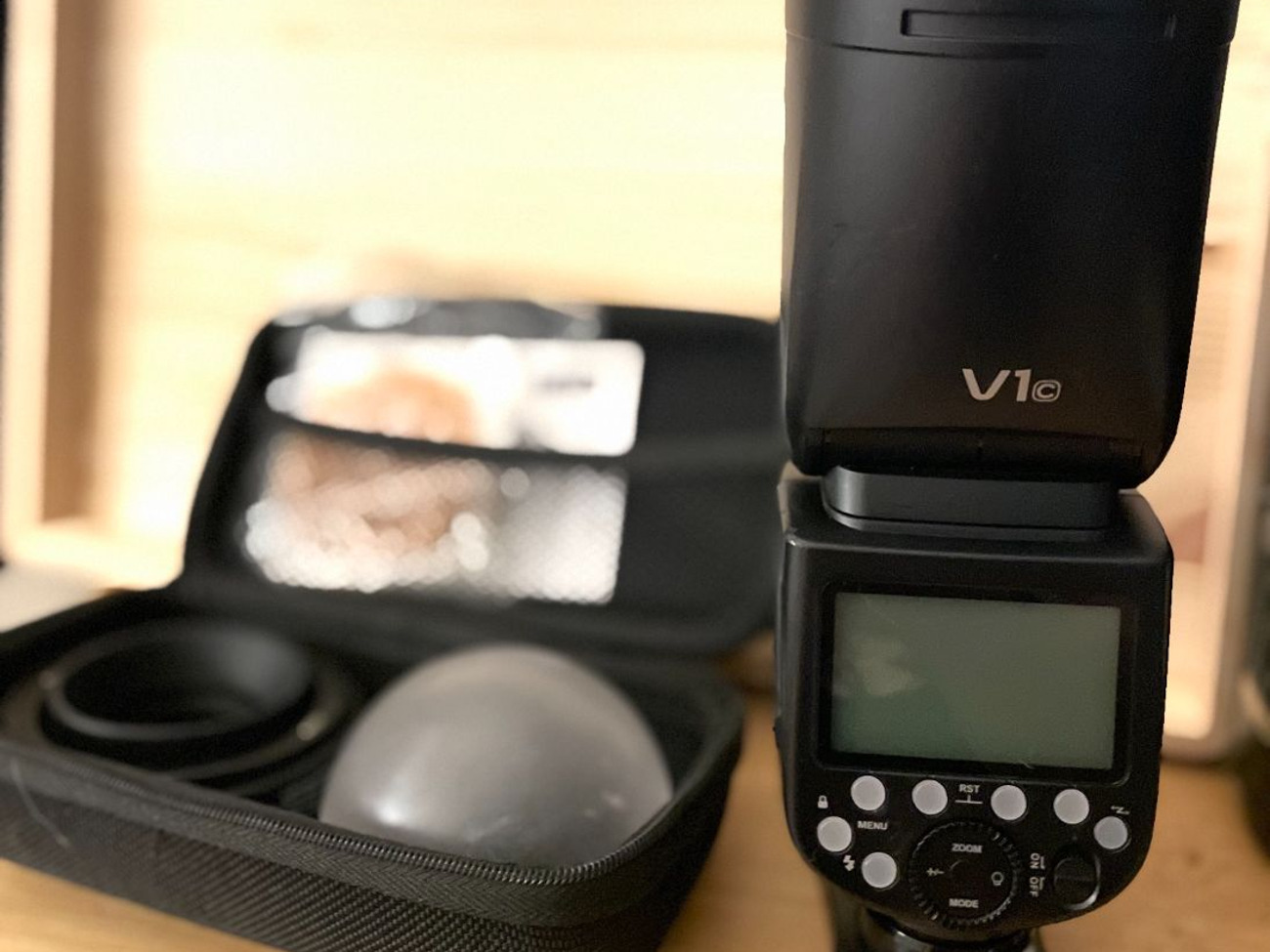 Godox v1 camera flash (canon) with accessories
