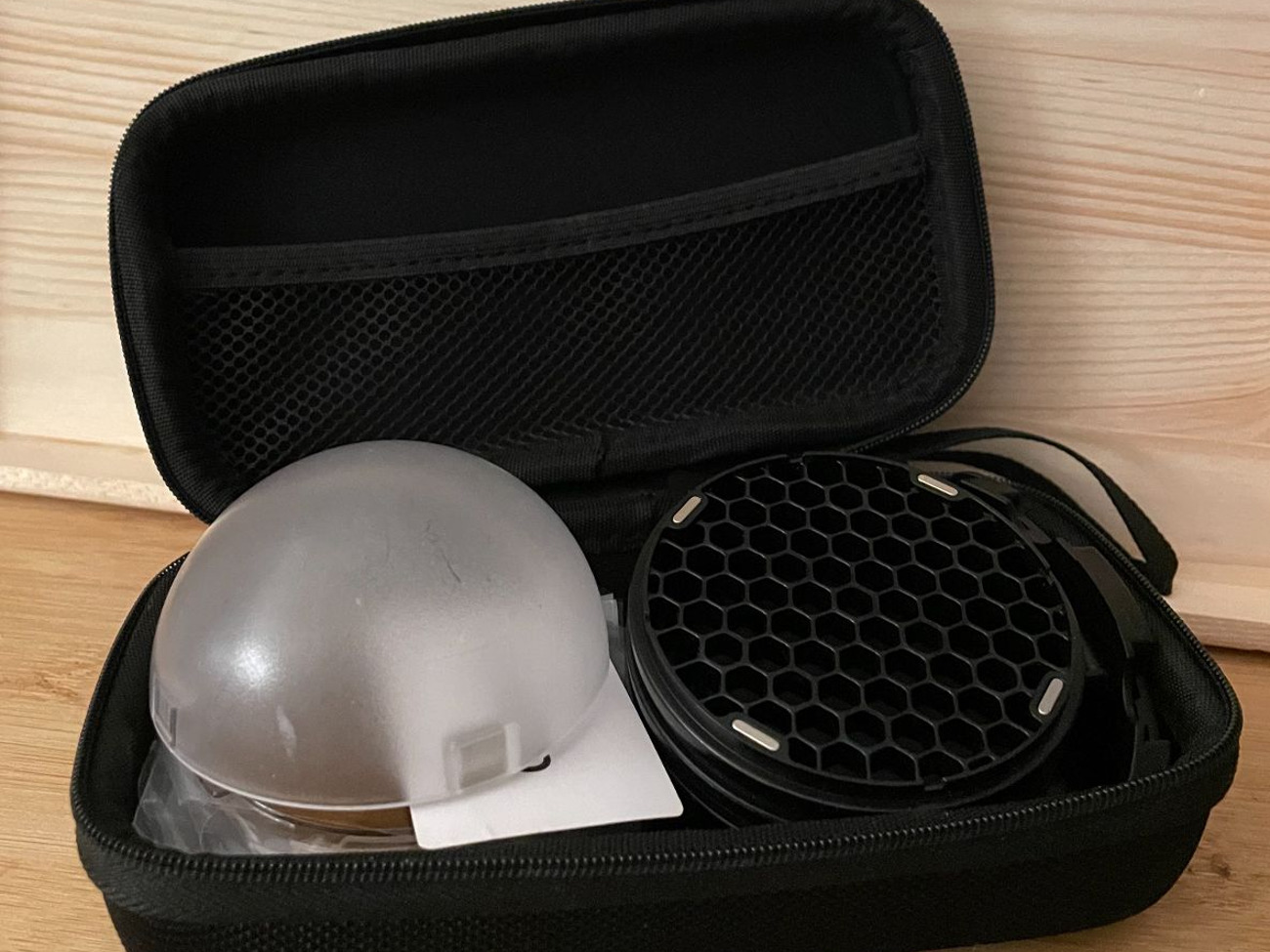 Godox v1 flash accessories kit