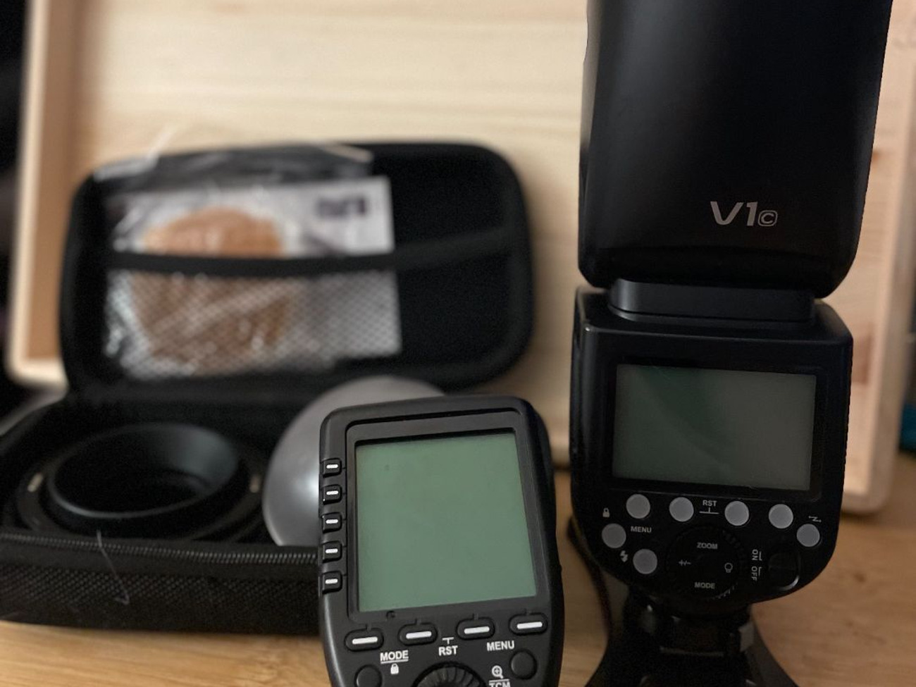 Godox v1 flash (canon) with accessories and transmitter