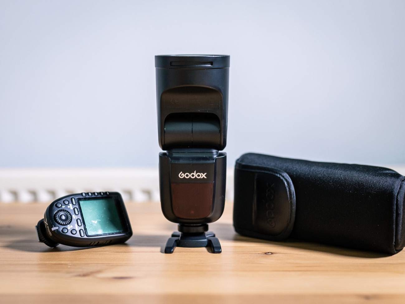 Godox v1 speedlight flash & x-pro remote