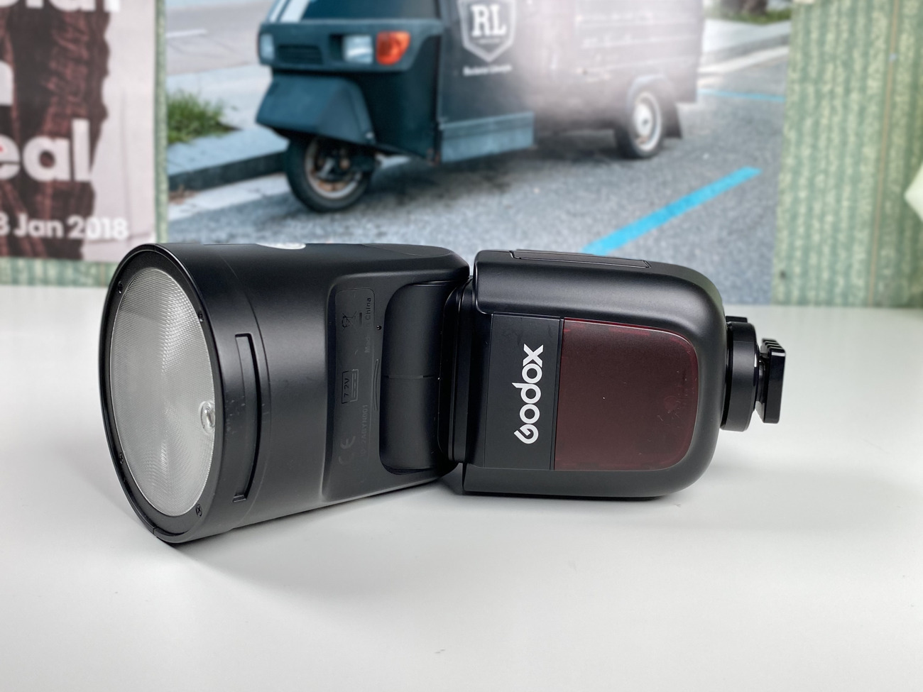 Godox v1-s camera flash (only compatible with sony cameras)