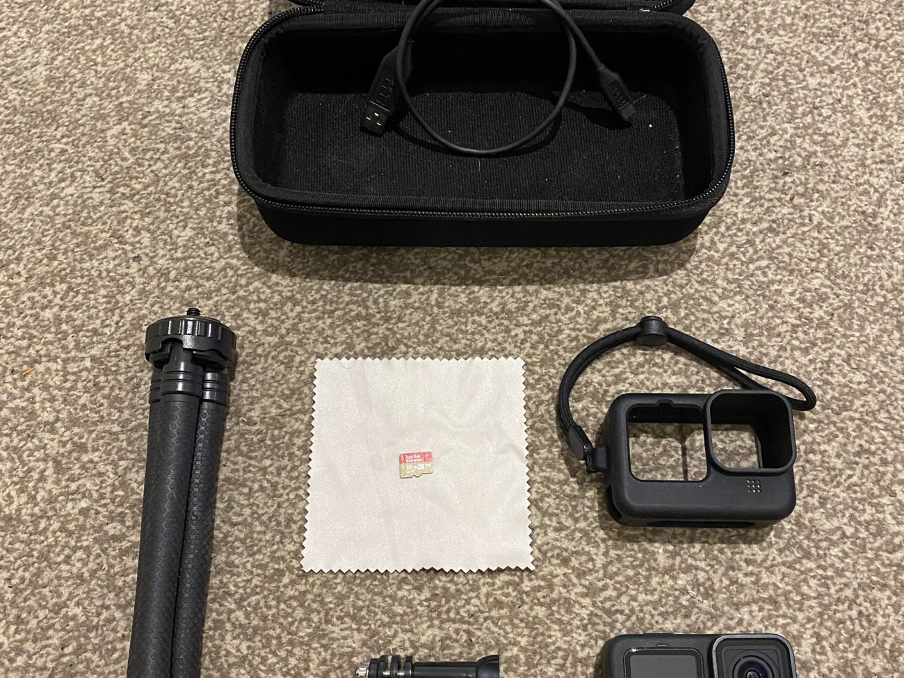 Gopro hero 10 with 32gb, case and flexible tripod