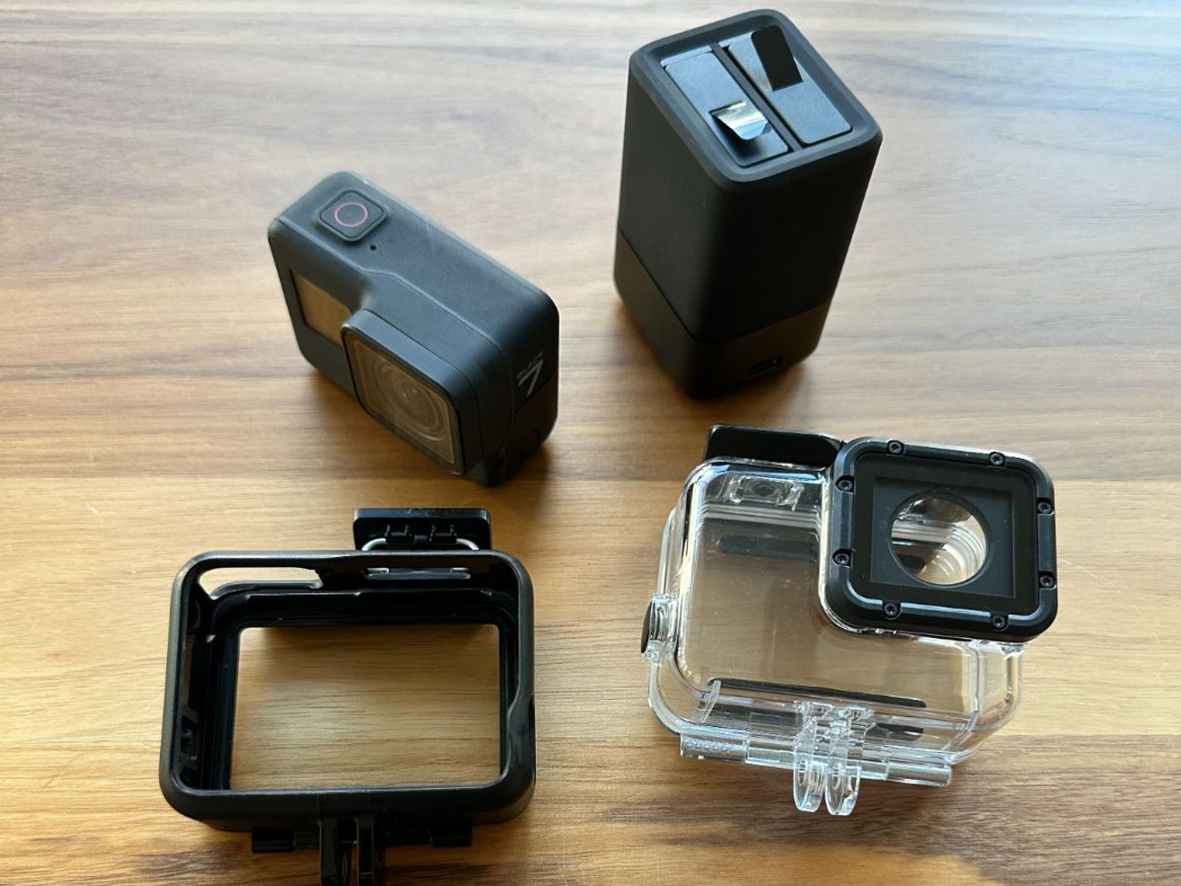 Gopro hero 7 black with mount and extra battery 