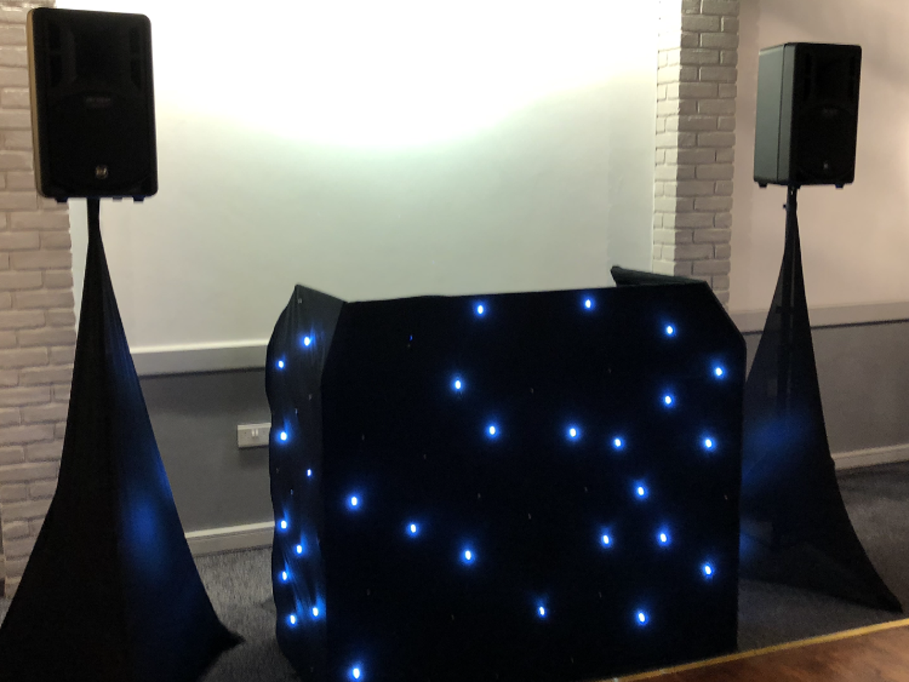 Gorilla dj booth dbs pro folding disco stand