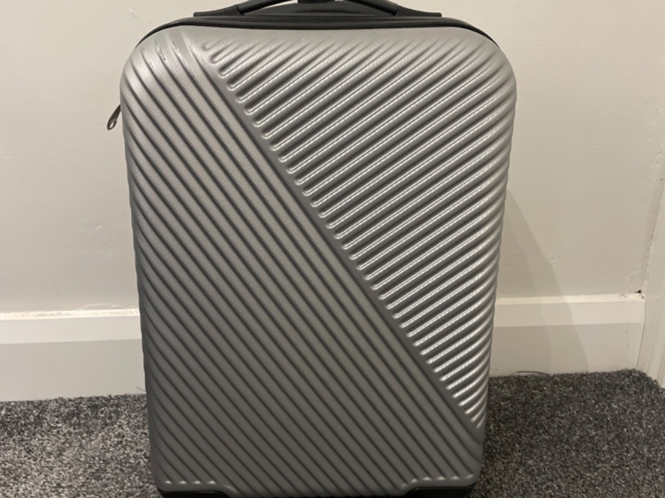 Grey portable travelling bag 