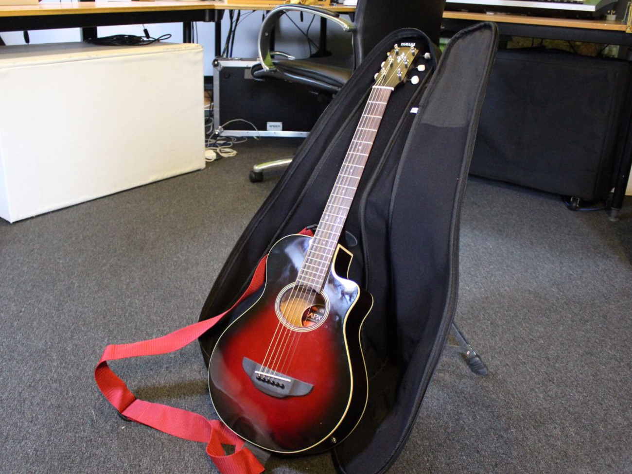Guitar - yamaha apxt2 electro acoustic