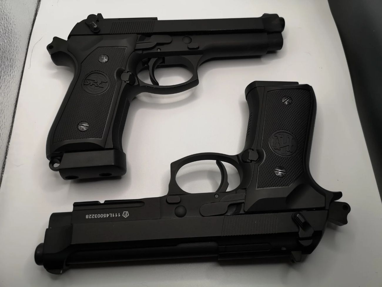 Guns and replica weapons