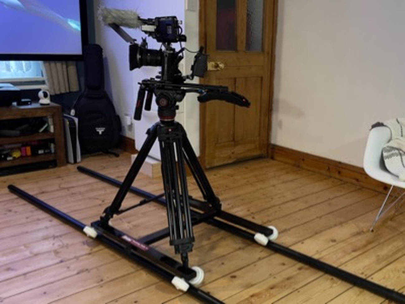 Hague d5t tripod tracking lit & manfrotto 504 tripod set