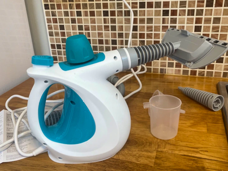 Handheld steam cleaner