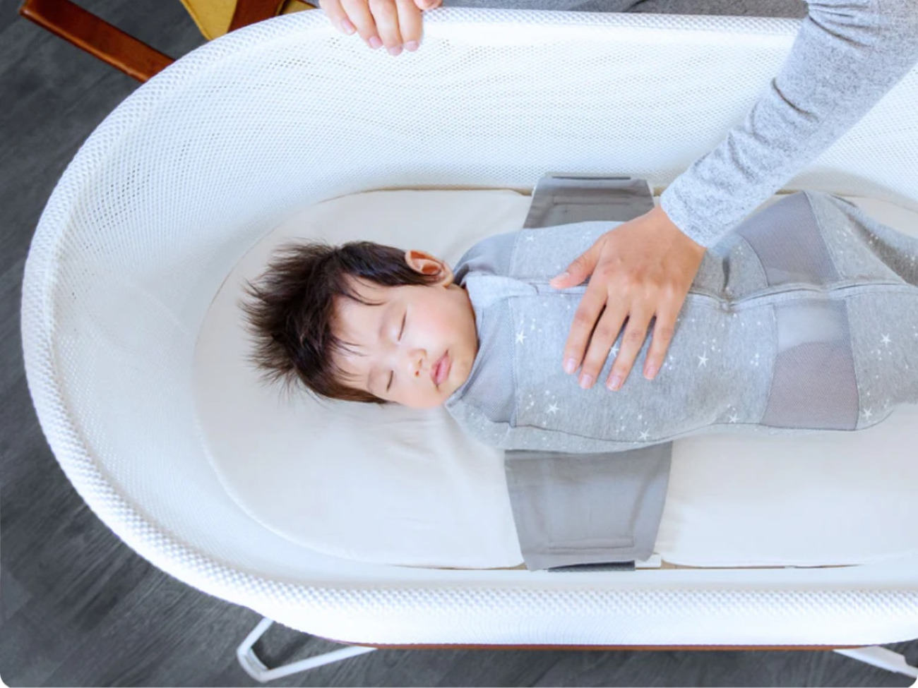 Rent HAPPIEST BABY SNOO Smart Sleeper Baby Cot from Ebony W