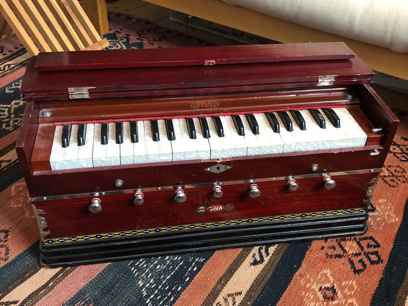 Harmonium (bina)