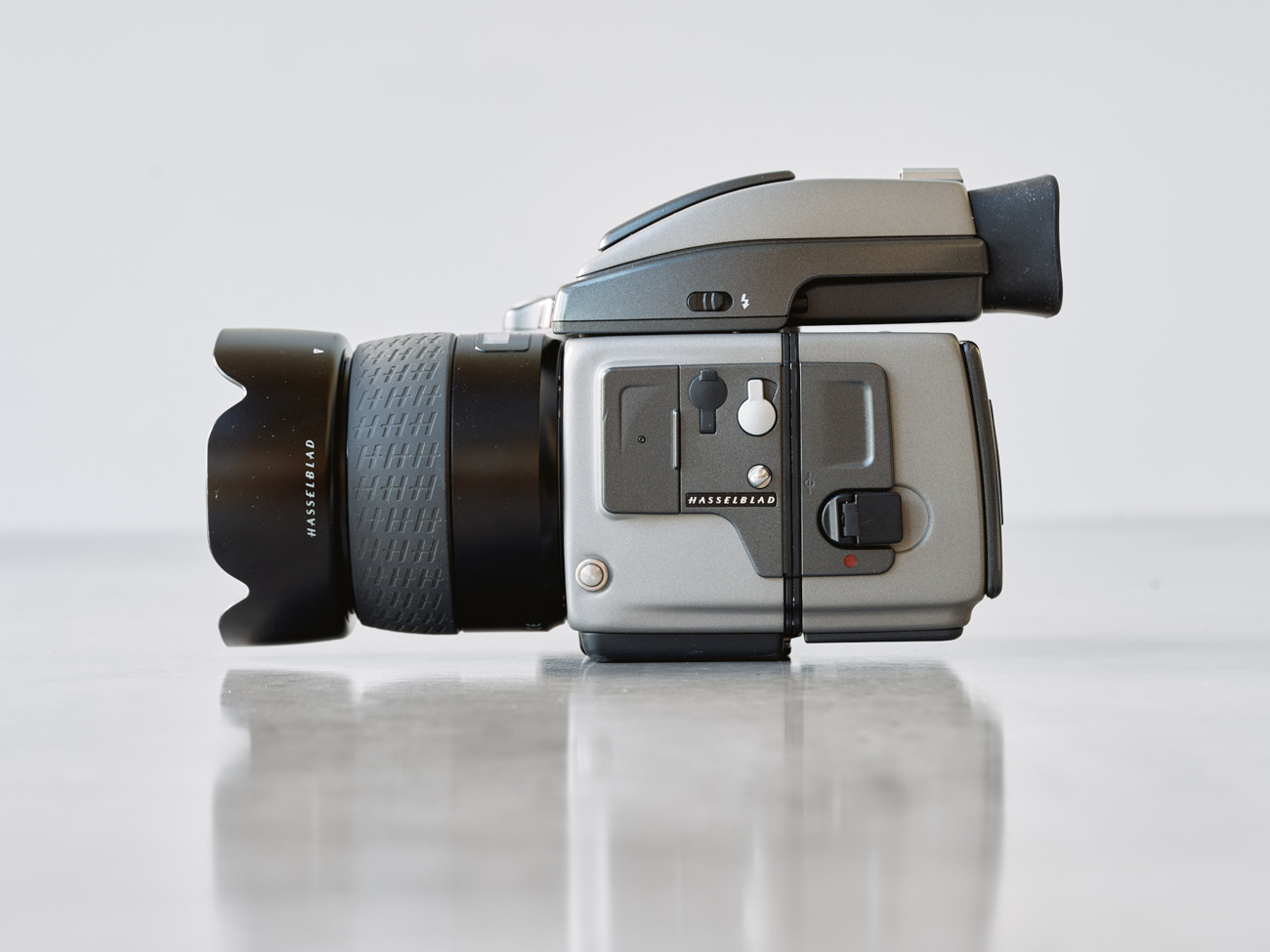 Rent Hasselblad H2 Camera + 80mm AF Lens + 16-32 HM Film Back from