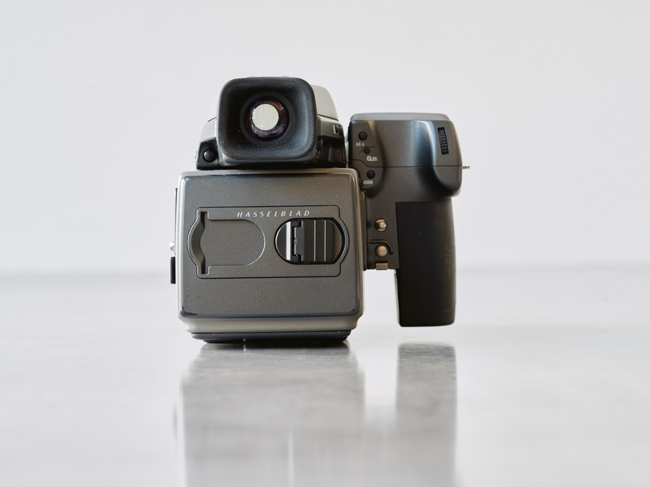Rent Hasselblad H2 Camera + 80mm AF Lens + 16-32 HM Film Back from