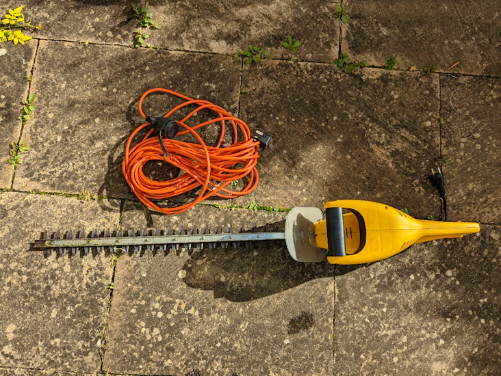 Hedge trimmer 700w