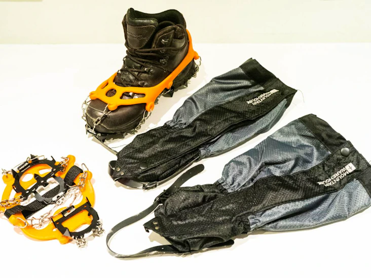 Hiking crampons with waterproof shoe gaiters