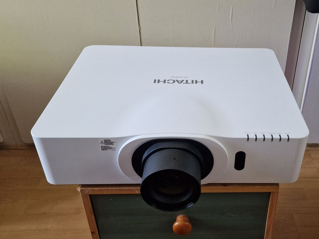 Hitachi cp-wx8265 6500lumen hd projector