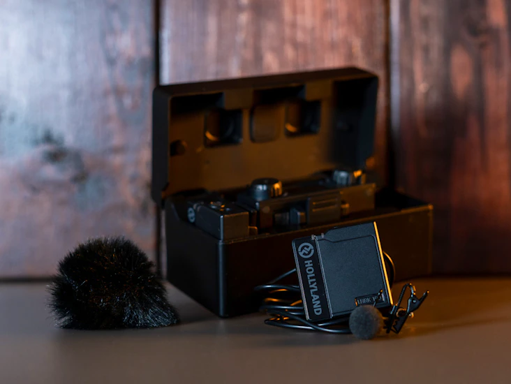 Hollyland lark 150 lapel microphones