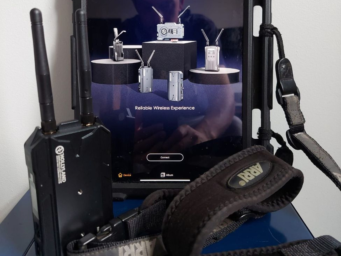 Hollyland mars 300 pro tx with ipad pro monitor kit