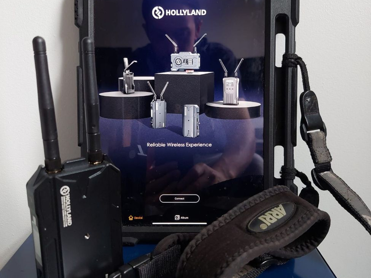 Hollyland mars 300 pro tx/rx with ipad pro monitor kit