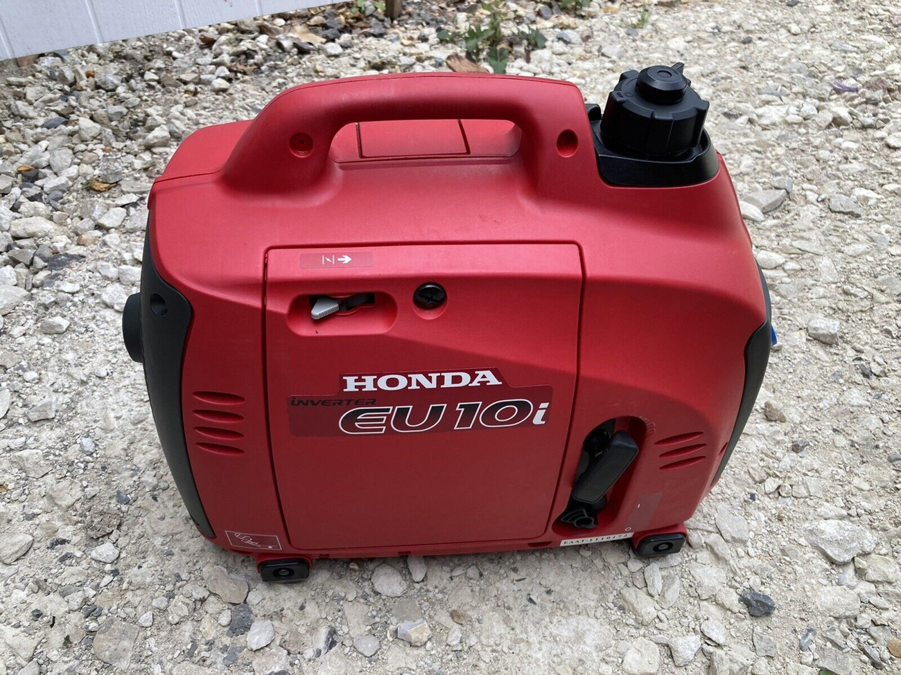 Honda eu10i inverter suitcase generator + 10l jerry fuel can