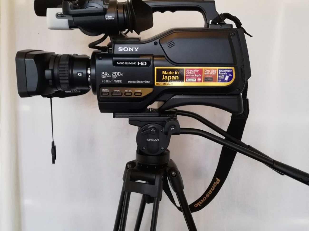 Video camera -hxr-mc2500  1/4-inch exmor r cmos sensor
