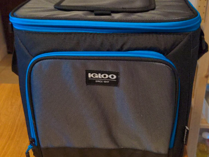 Igloo maxcold evergreen hard liner 10.5qt cooler - black