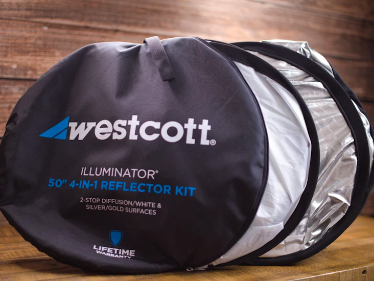 Illuminator collapsible 4-in-1 sunlight/silver reflector kit