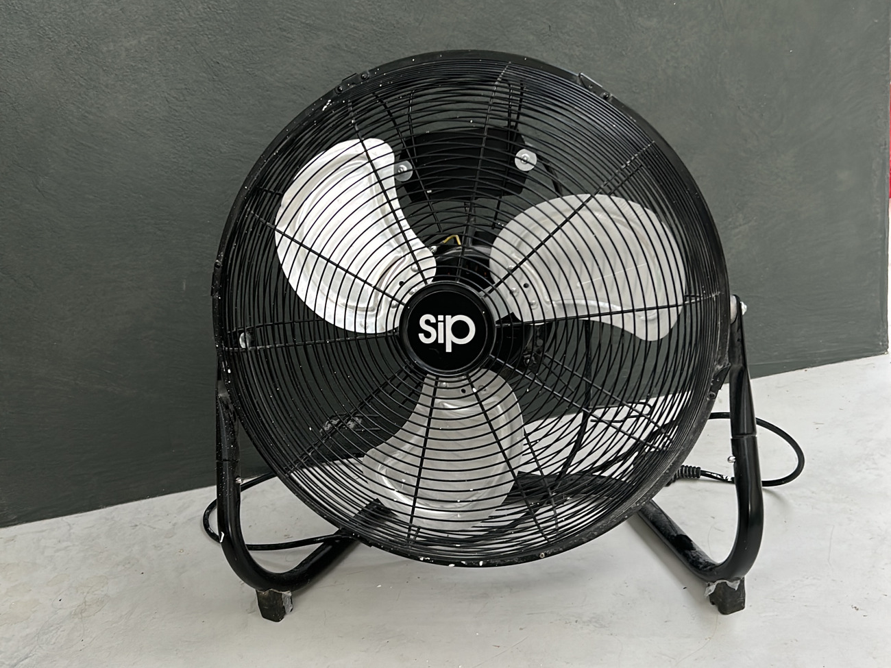 Industrial floor fan 
